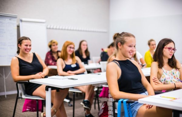 Letní nejen technologická škola Summer School pro dívky proběhne letos ve Varšavě