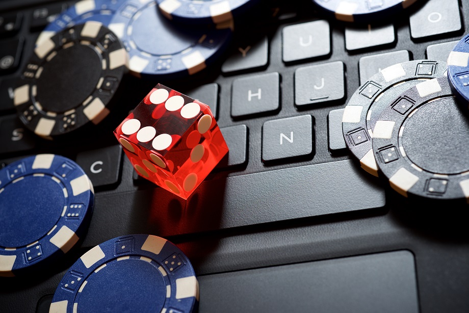 Vláda považuje reformovaná pravidla hazardu za úspěšná. Nepřítel teď ale číhá na internetu