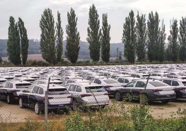 Čeští výrobci aut chtějí letos zase růst