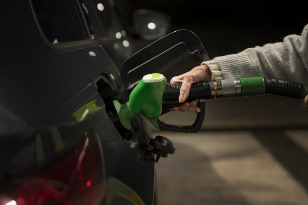 Přestanou Maďaři stropovat ceny paliv?