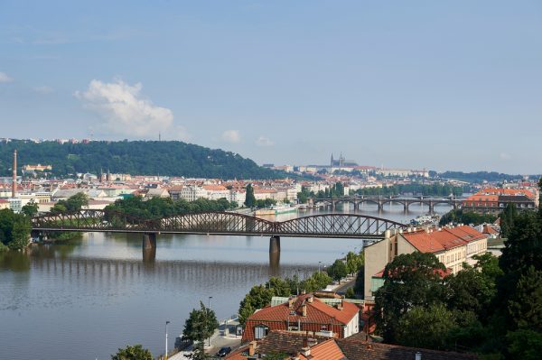 Železniční most na Smíchově má povolení jen do konce letošního roku, co s ním bude dál?