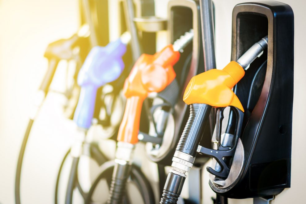 Pád cen pohonných hmot snižuje inflaci. Někdy až moc