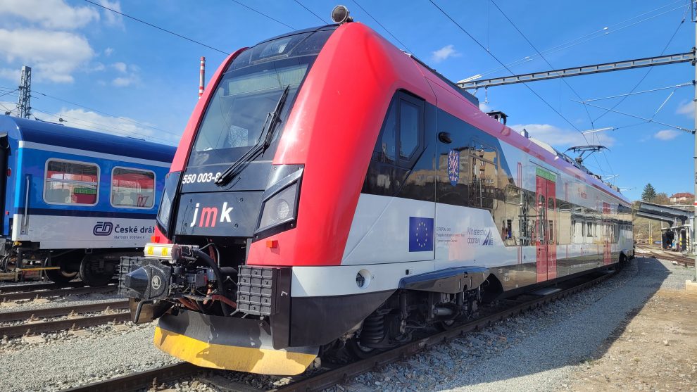 Česká firma AMiT jako první na české železnici testuje 5G internet a nový bezdrátový standard WiFi 6