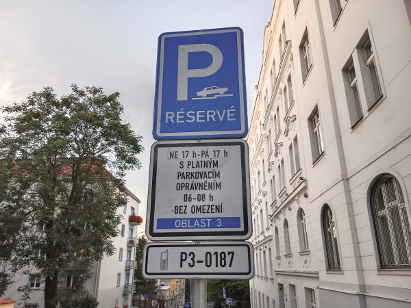 Praha dokončuje nový systém parkování