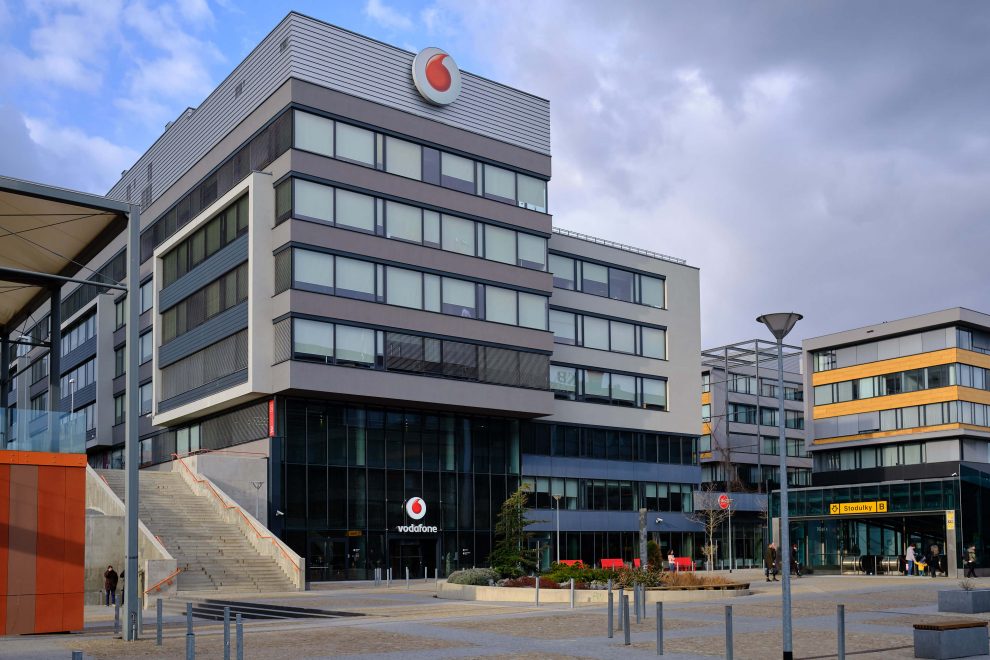 Vodafone kupuje virtuálního mobilního operátora SAZKAmobil